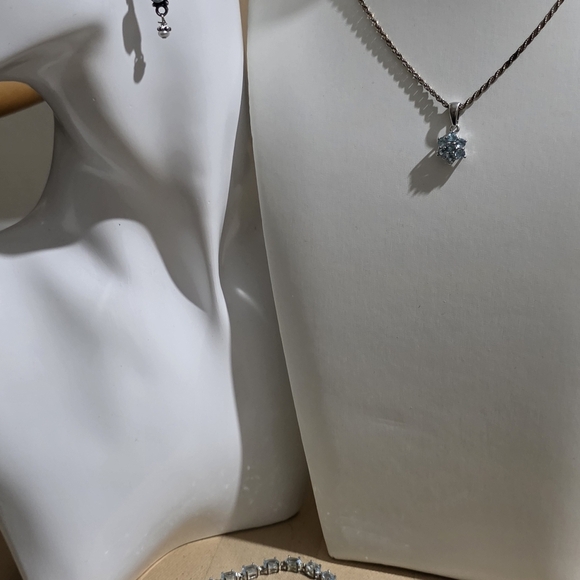 BLUE TOPAZ SET OF EARRINGS, BRACELET AND A PENDANT ON A 30 INCH NECKLACE ALL 925 - Picture 7 of 7